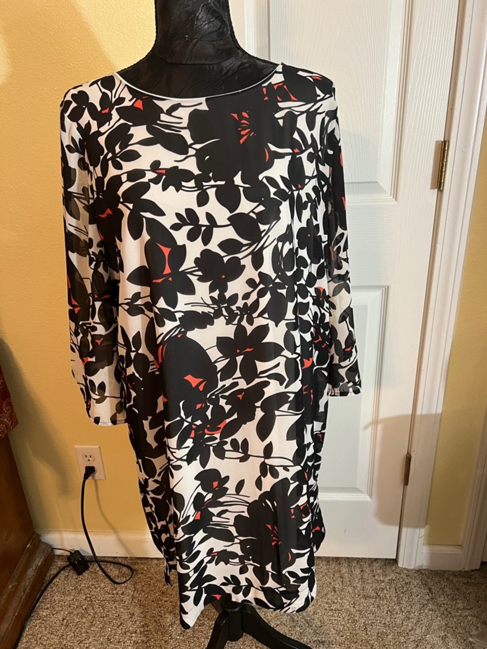 Charming Charlie Black & White Floral Long-Sleeve Shift Dress with Red Accents